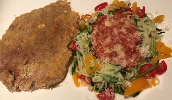 Schnitzel mit Gemüsespaghetti Low Carb